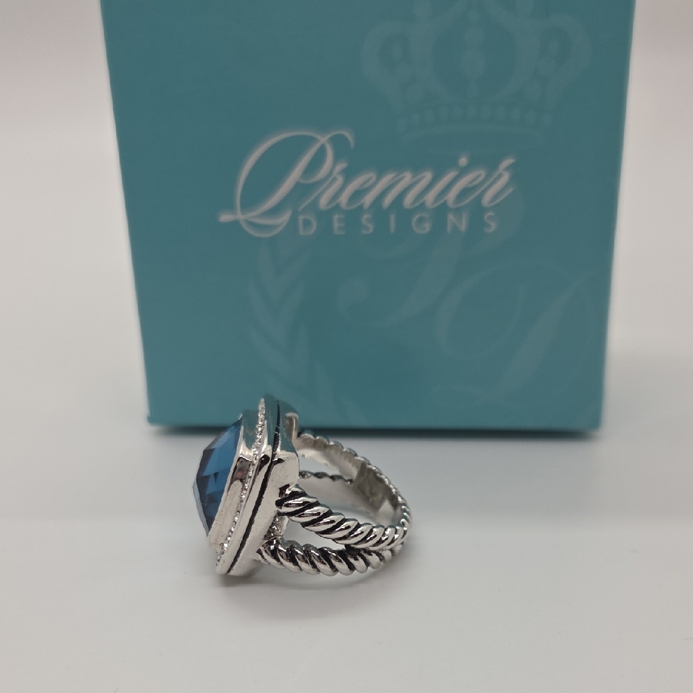 Premier Designs Sapphire Blue and Silver Ring - Picture 2 of 4